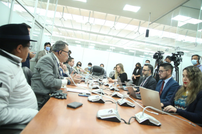 Una parte de la Comisión de Fiscalización sesionó de manera presencial y otra parte de manera virtual.