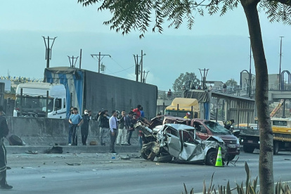 El tránsito vehicular en la vía quedó congestionado tras el siniestro