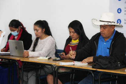Dirigencia indígena en la reinstalación de trabajo en la mesa de Fomento Productivo en Quito.