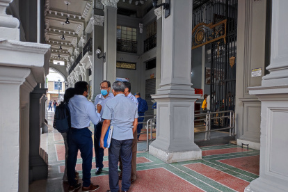 Representantes del Comité Los Ceibos luego de la reunión con fiuncionarios municipales.