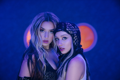 Dos años después de su primera colaboración, Lola y María decidieron volver a unirse para otro tema de fiesta.