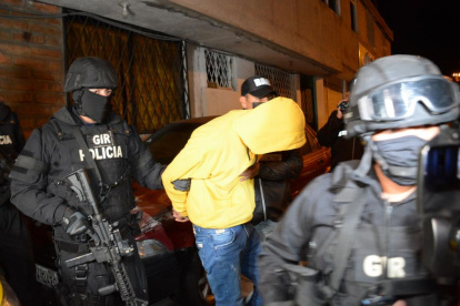 Uno de los sujetos detenidos en la Lucha de Los Pobres estaría involucrado en varios crímenes