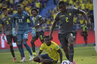 Félix Torres, defensa de la Tri, no estará en los amistosos por una dolencia.