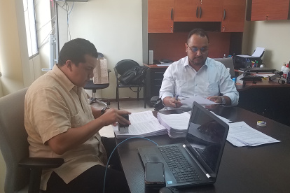 El secretario y el presidente de la Junta Provincial Electoral del Guayas.