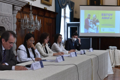 Autoridades de Cancillería, Ministerio de Gobierno, MIES y organismos internacionales en rueda de prensa este miércoles.