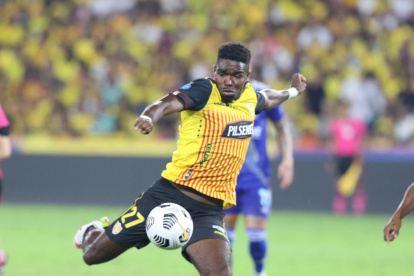 Carcelén, mediocampista del Ídolo.