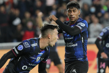 Richard Schunke pone a ganar a Independiente del Valle tras conectar de cabeza contra el piso.