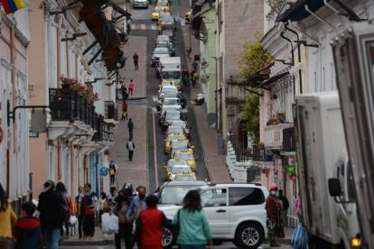 El tráfico comienza a crecer debido al regreso a clases en la capital.