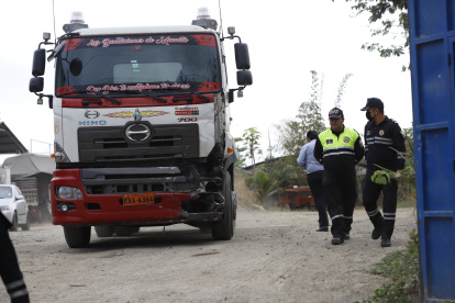 TRAILER ENCONTRADO EN UN GARAJE EN LA VIA A DAULE, KM.16, CASO DEL ACCIDENTE EN LA PERIMETRAL, 31 DE AGOSTO DEL 2022- AMELIA ANDRADE Guayaquil-Ecuador Agencia (Ag-ecpreso)
