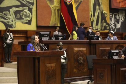 La vocal Barreno ejerce su derecho a la réplica en el proceso de juicio político.