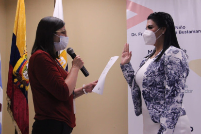 La viceministra de Atención de Salud, Carmen Guerrero, posesionó a María José Agusto como nueva gerente del Hospital Francisco de Icaza Bustamante.