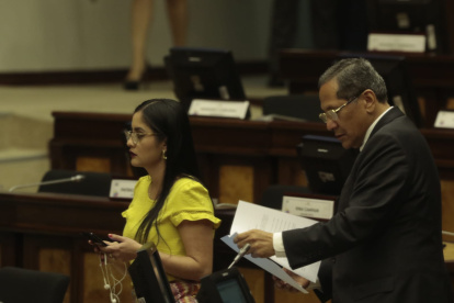 La correísta Viviana Veloz y el socialcristiano Luis Almeida actuaron como interpelantes en este juicio político.
