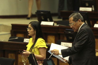 Interpelantes. La correísta Viviana Veloz y el socialcristiano Luis Almeida, designado por la bancada de aquella, expusieron las pruebas de cargo.