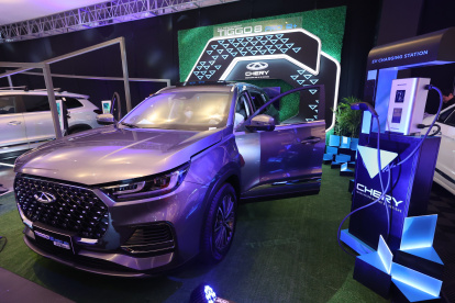 Chery es uno de los expositores que ofrecen nuevos modelos de carro. Entre su oferta está un carro híbrido.