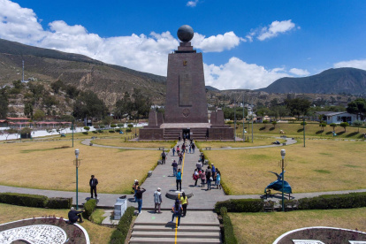 Fotografía de archivo que muestra la Ciudad Mitad del Mundo, al norte de Quito (Ecuador).