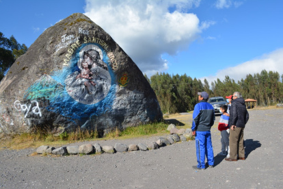La piedra. Está a unos 40 minutos de Latacunga, en el sector rural de Chilintosa.