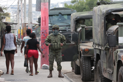 Por cielo y tierra, desde el jueves 1 de septiembre se desplegaron cientos de militares en apoyo a las acciones que realiza la Policía en Socio Vivienda 2.