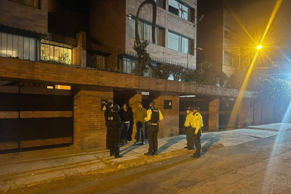 Quito. Afuera de la casa del legislador Fernando Villavicencio se encontraron cuatro casquillos de bala.