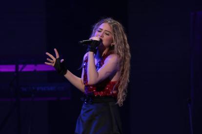 La presentación de la guayaquileña Mar Rendón apertura el concierto de Carlos Vives en la urbe porteña.