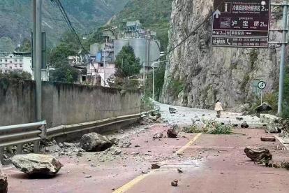 n terremoto de magnitud 6,8 sacudió la provincia central de Sichuan a las 12.52 hora local.