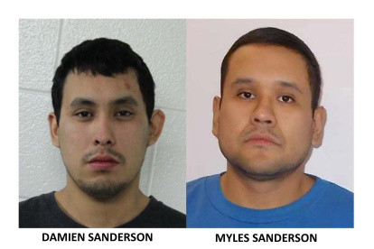 Fotografía cedida por la Real Policía Montada de Canadá que muestra a los sospechosos Damien Sanderson (i) y Myles Sanderson (d), quienes están siendo buscados por la policía.