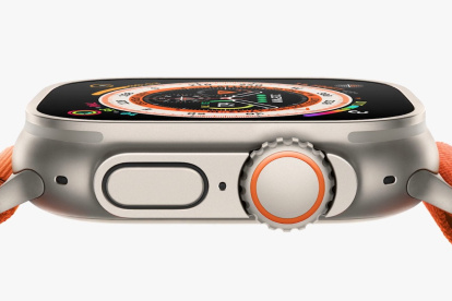 Este es el Apple Watch Ultra, de 49 mm. Hecho de titanio de grado aeroespacial.
