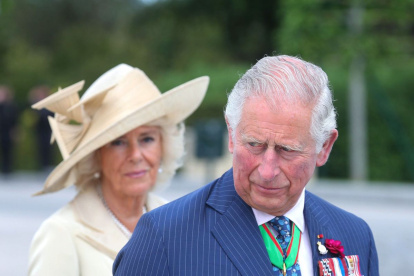 El Principe Carlos tomará el destino de la monarquía.