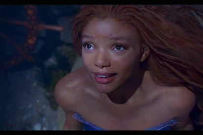 En el papel de Ariel, figura la actriz y cantante Halle Bailey.