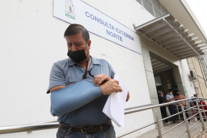 Situación. Tomás Arellano, afiliado que ha aportado al IESS por 34 años, lleva más de un año en un trámite.