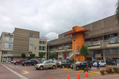 Centro comercial OroPlaza en foto de archivo.