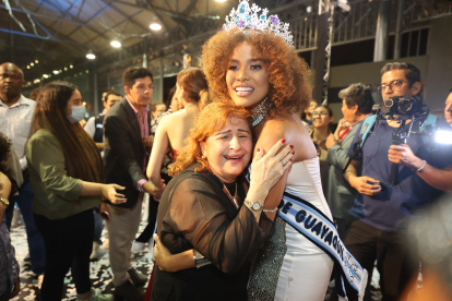 María del Cisne, junto a su progenitora, María Briones. "Ella es la reina de mi corazón desde chiquita", expreso la orgullosa mamá.