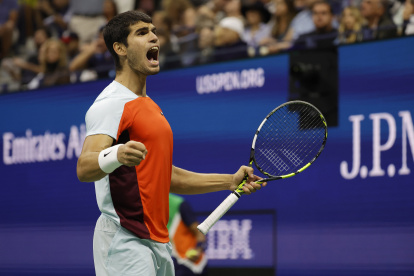 El español celebras tras vencer en más de dos horas a Casper Ruud.