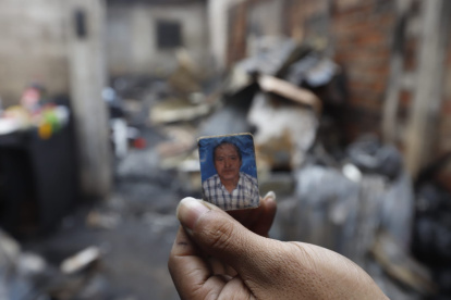 Un incendio se registró la noche del domingo 11 de septiembre, en la Cooperativa Hogar para los pobres, resultando un fallecido adulto mayor