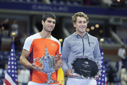 Ruud (d), junto a Carlos Alcaraz durante la premiación de la final del US Open el domingo 11 de septiembre.