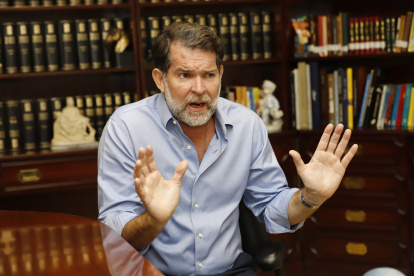 Tabacchi es aspirante a la Prefectura del Guayas por el movimiento CREO. Empresario ganadero y presidente de la Asociación de Ganaderos del Litoral y Galápagos.