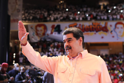 Fotografía oficina de prensa del Palacio de Miraflores, presidente de Venezuela, Nicolás Maduro, mientras participa en una actividad con miembros de la Juventud del Partido Socialista de Venezuela