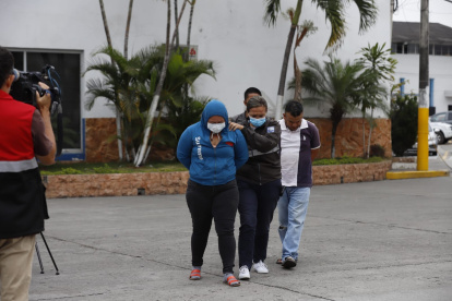 Los detenidos son una pareja de esposos que tienen tres hijos, de los cuales una es mayor de edad y otros dos son menores