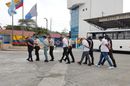 Entre los detenidos figuran dos policías en servicio activo y otro dado de baja. Todos recibieron prisión preventiva.