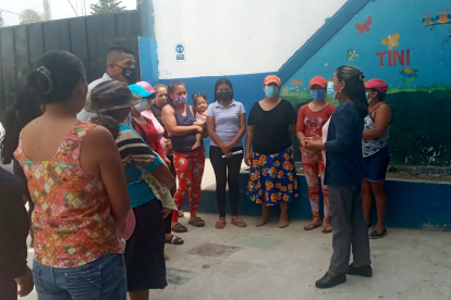 En la escuela Blanca García, una de las extorsionadas, se reunieron directivos con los padres.