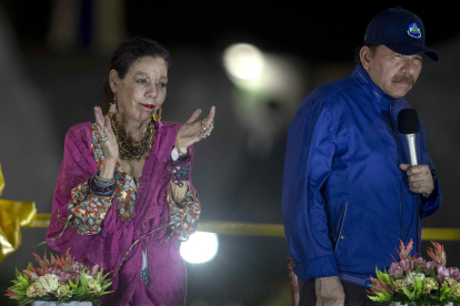 Foto de archivo del presidente de Nicaragua, Daniel Ortega (D), y la vicepresidenta, Rosario Murillo (I) EFE/Jorge Torres