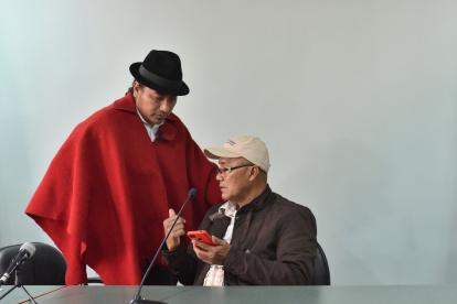 Evento. Leonidas Iza y Gary Espinosa en rueda de prensa hoy en Quito.