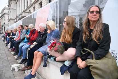 Fila en los alrededores del Parlamento.