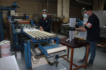 En elecciones pasadas las papeletas y documentos fueron impresos por el Instituto Geográfico Militar (IGM).