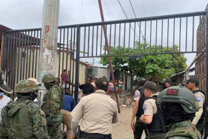 El pasado martes, se retiraron 15 rejas en peatonales de 7 etapas.