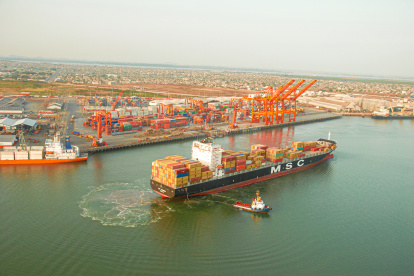 Comercio.- Las actividades de comercio exterior en el Puerto de Guayaquil.