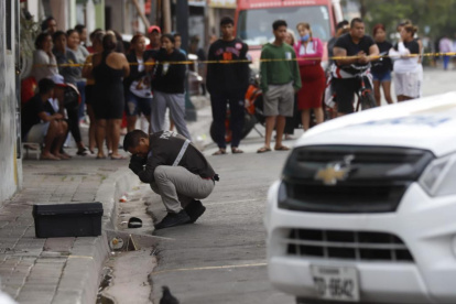 Agentes de Criminalística recogieron indicios balísticos en la escena