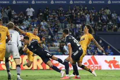 En los Clásicos del Astillero, las zagas de Emelec y Barcelona son determinantes.