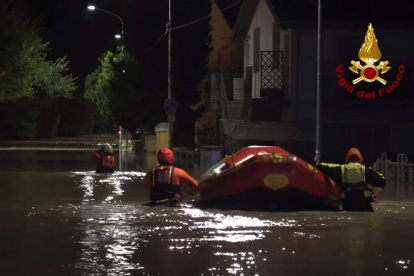 Inundaciones por el fuerte temporal de lluvia en el centro de Italia. EFE/EPA/VIGILI DEL FUOCO