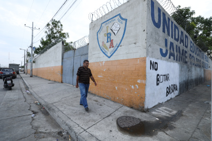 El colegio Jaime Roldós Aguilera está ubicado en el sector de Fertisa, sur de la ciudad.