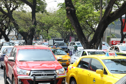 El caos vehicular se observa prácticamente en todo momento, más aún en las horas pico en las principales avenidas que rodean a La Garzota.